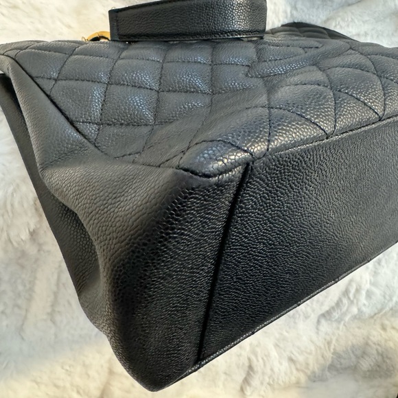 Chanel GST in black caviar leather - Picture 9 of 15